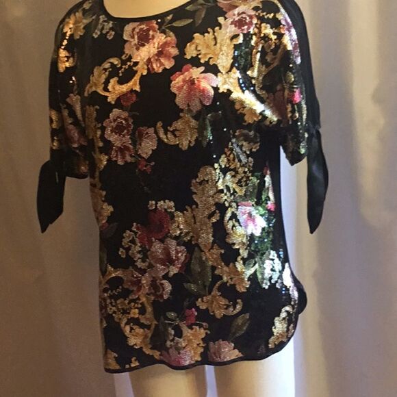 Sequined front ladies top with peek a boo sleeves that tie in size med. - Picture 2 of 13